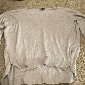 Express V neck with Zipper Detailing